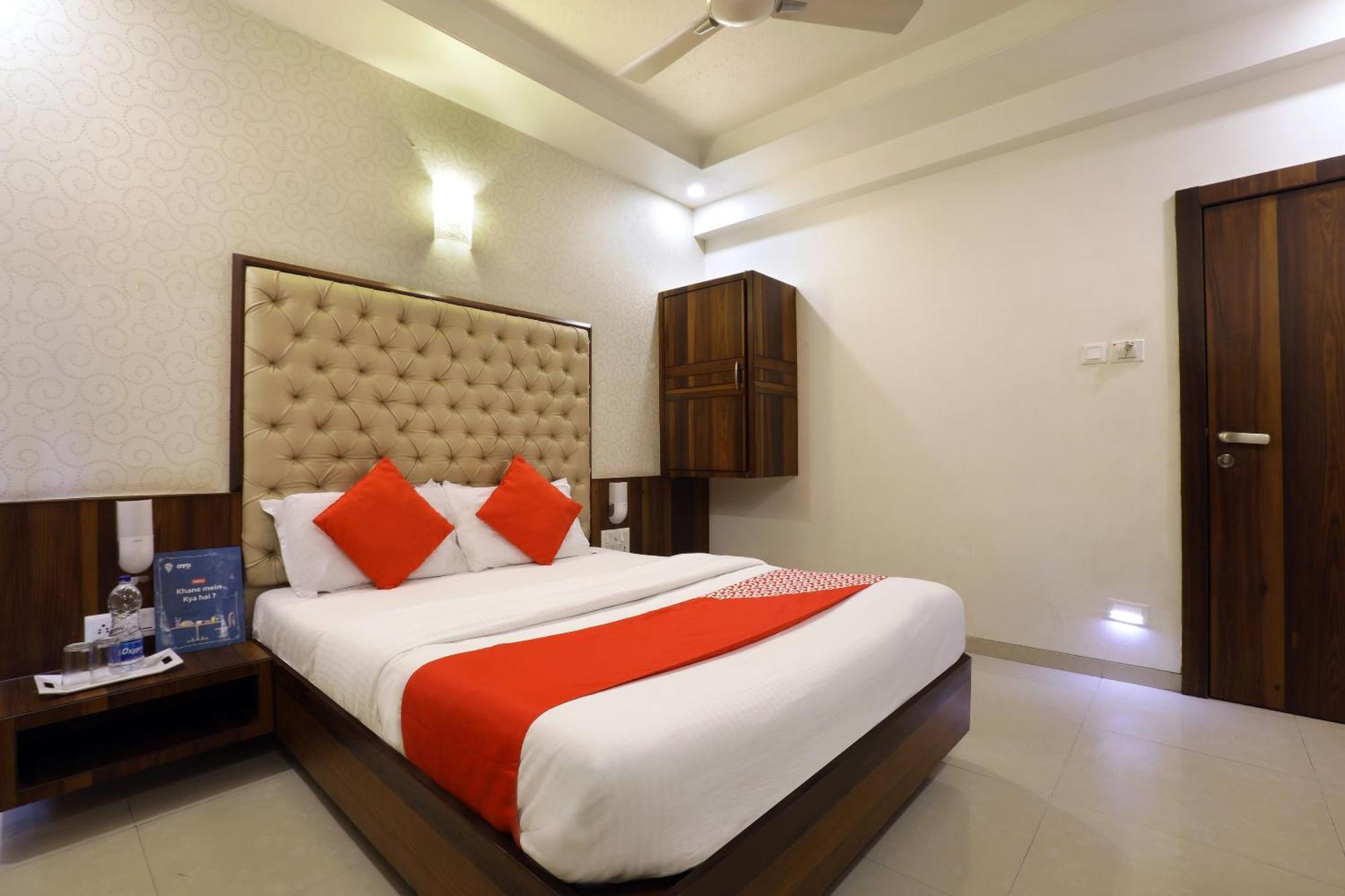 Collection O Satyan Inn Shirdi Extérieur photo