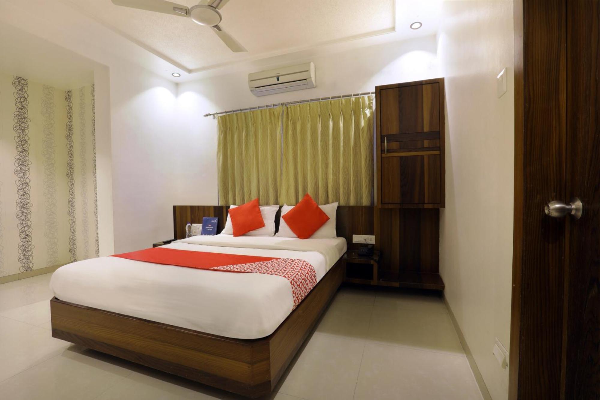 Collection O Satyan Inn Shirdi Extérieur photo